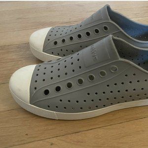 Native Jefferson Unisex Water Shoe. Size 7 Men’s/Size 9 Women’s